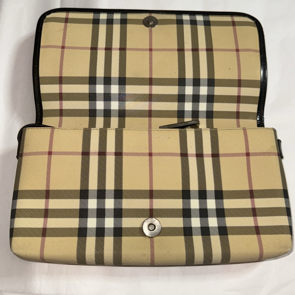 Burberry clutch - Picture 3 of 4